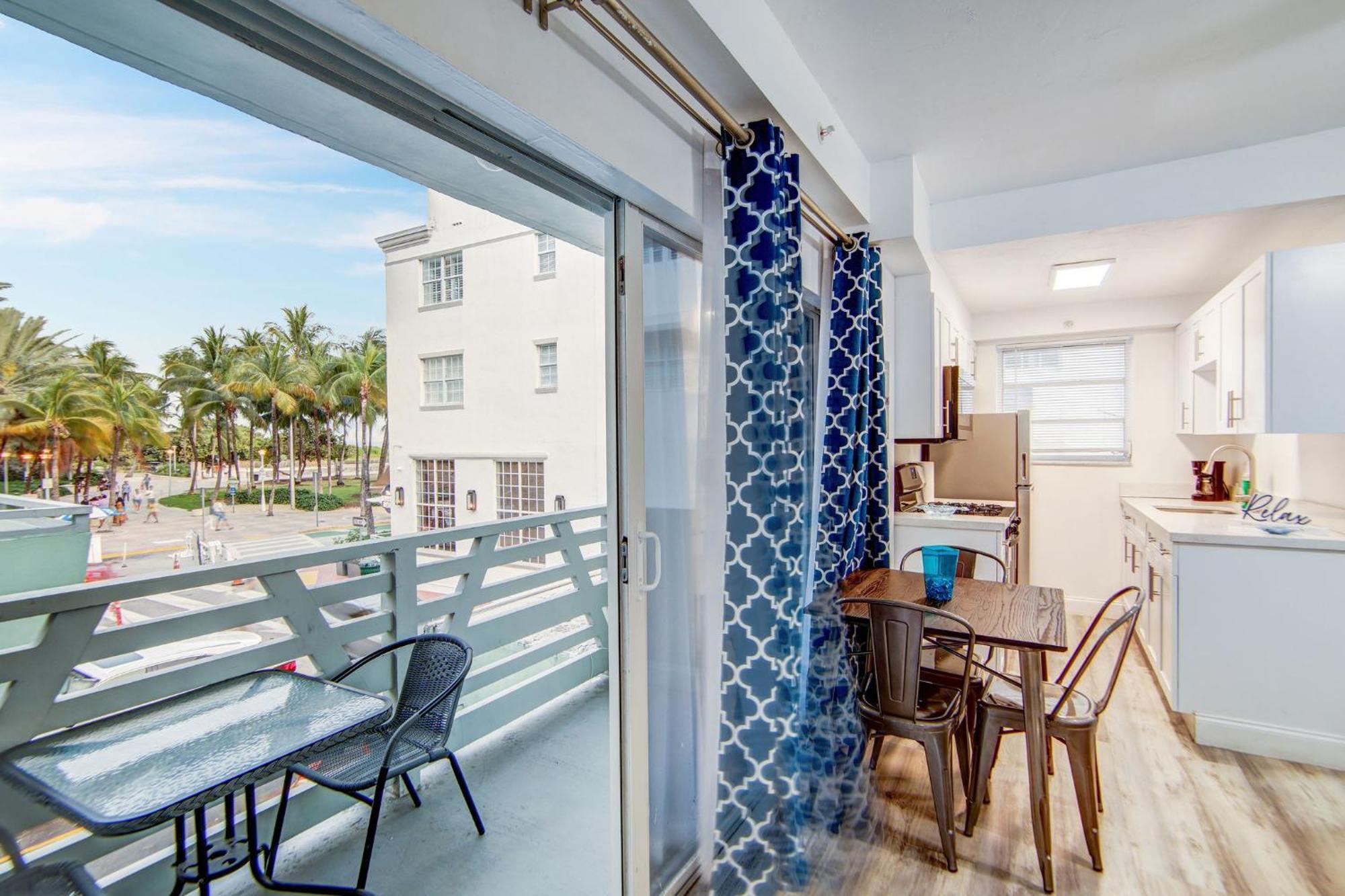 Balcony Deco Apt, W/2 Queenbeds, On Ocean Dr Beach Apartment Miami Beach Exterior photo