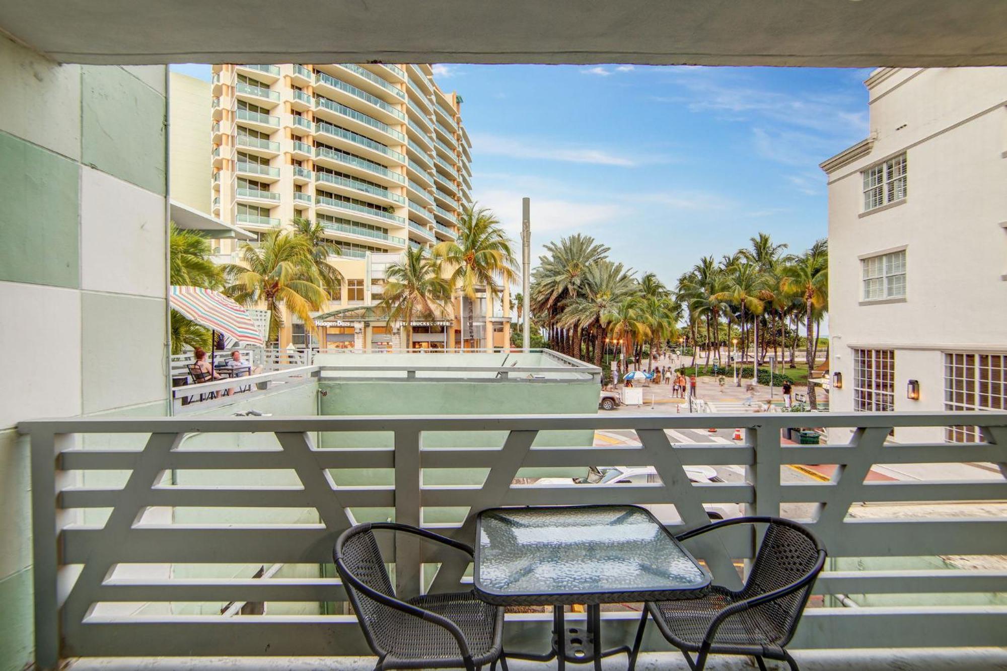 Balcony Deco Apt, W/2 Queenbeds, On Ocean Dr Beach Apartment Miami Beach Exterior photo