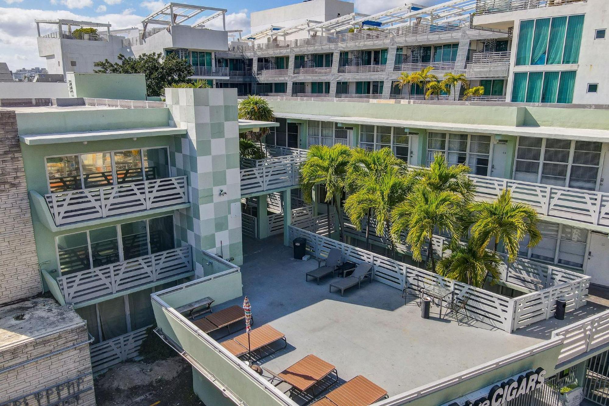 Balcony Deco Apt, W/2 Queenbeds, On Ocean Dr Beach Apartment Miami Beach Exterior photo