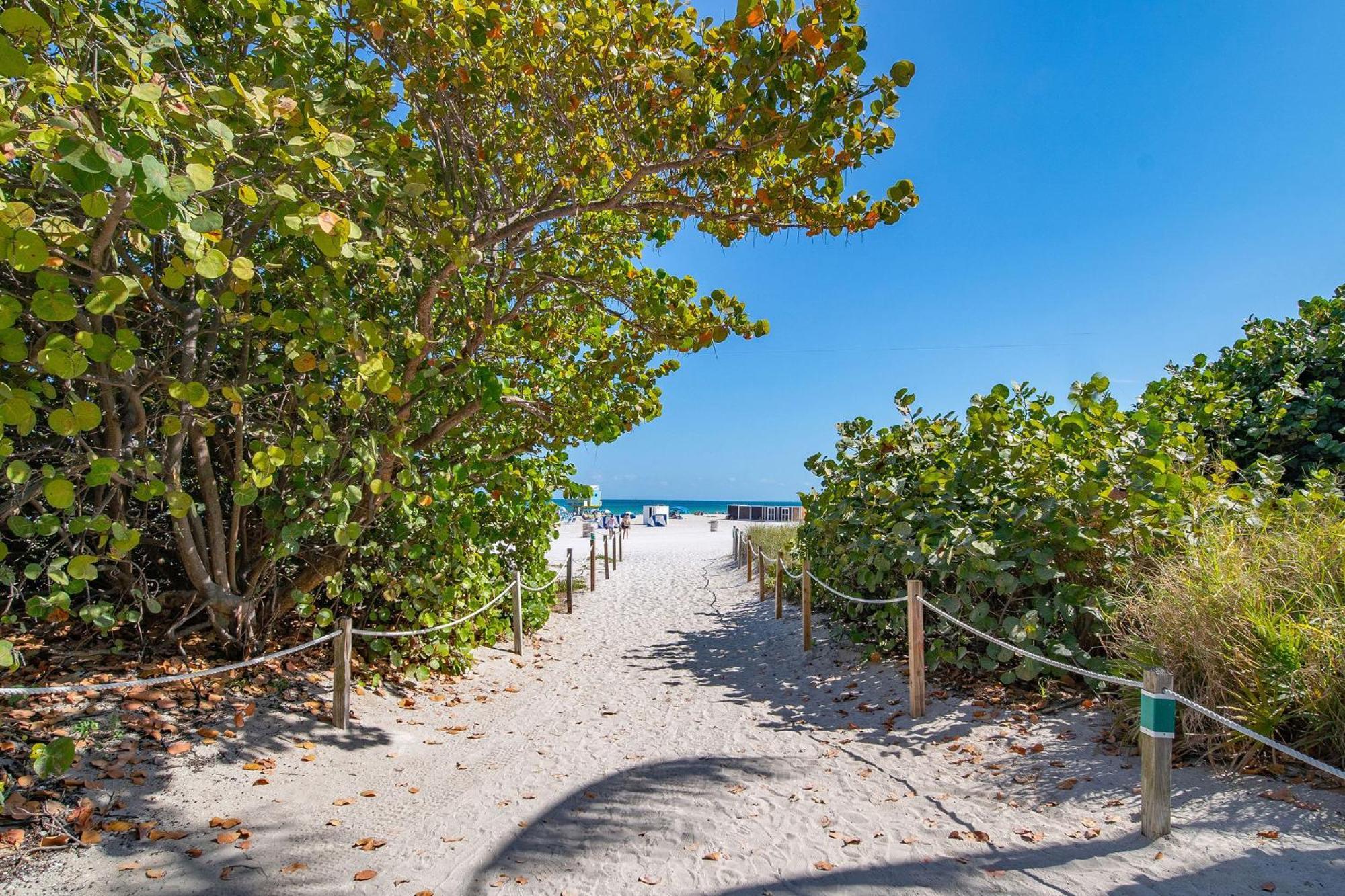 Balcony Deco Apt, W/2 Queenbeds, On Ocean Dr Beach Apartment Miami Beach Exterior photo